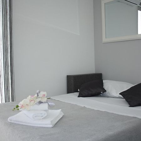 Apartment One Vision Split Exterior foto