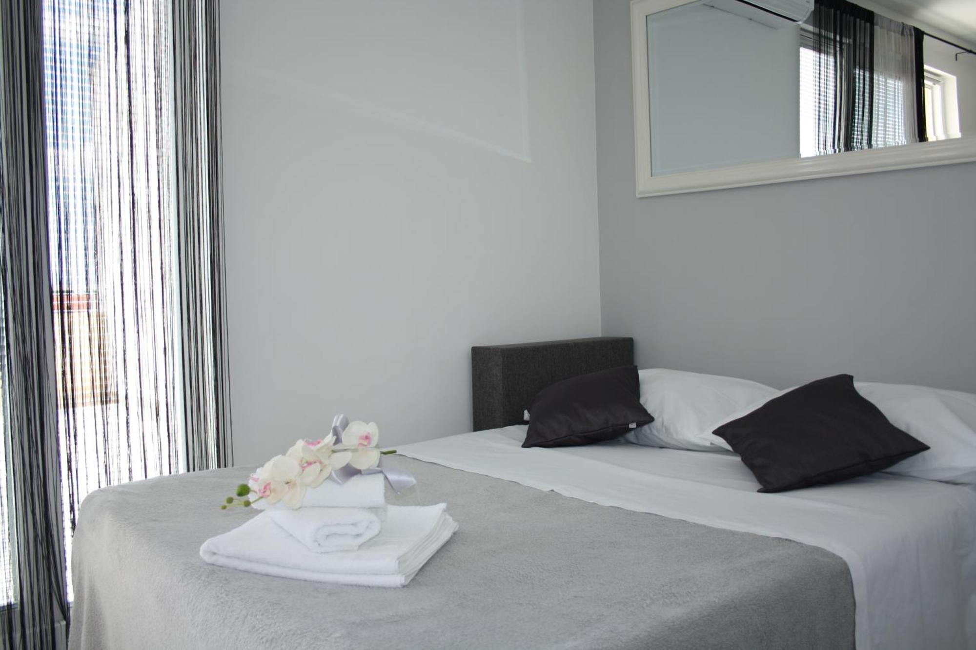 Apartment One Vision Split Exterior foto