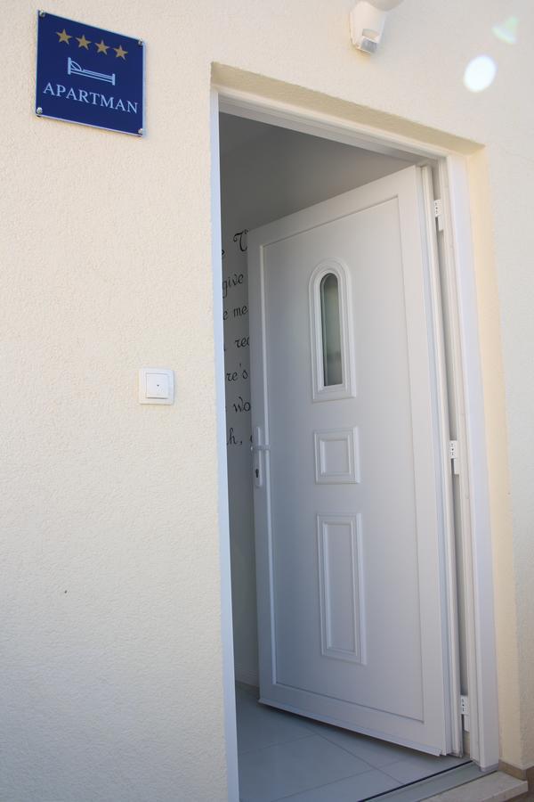 Apartment One Vision Split Exterior foto